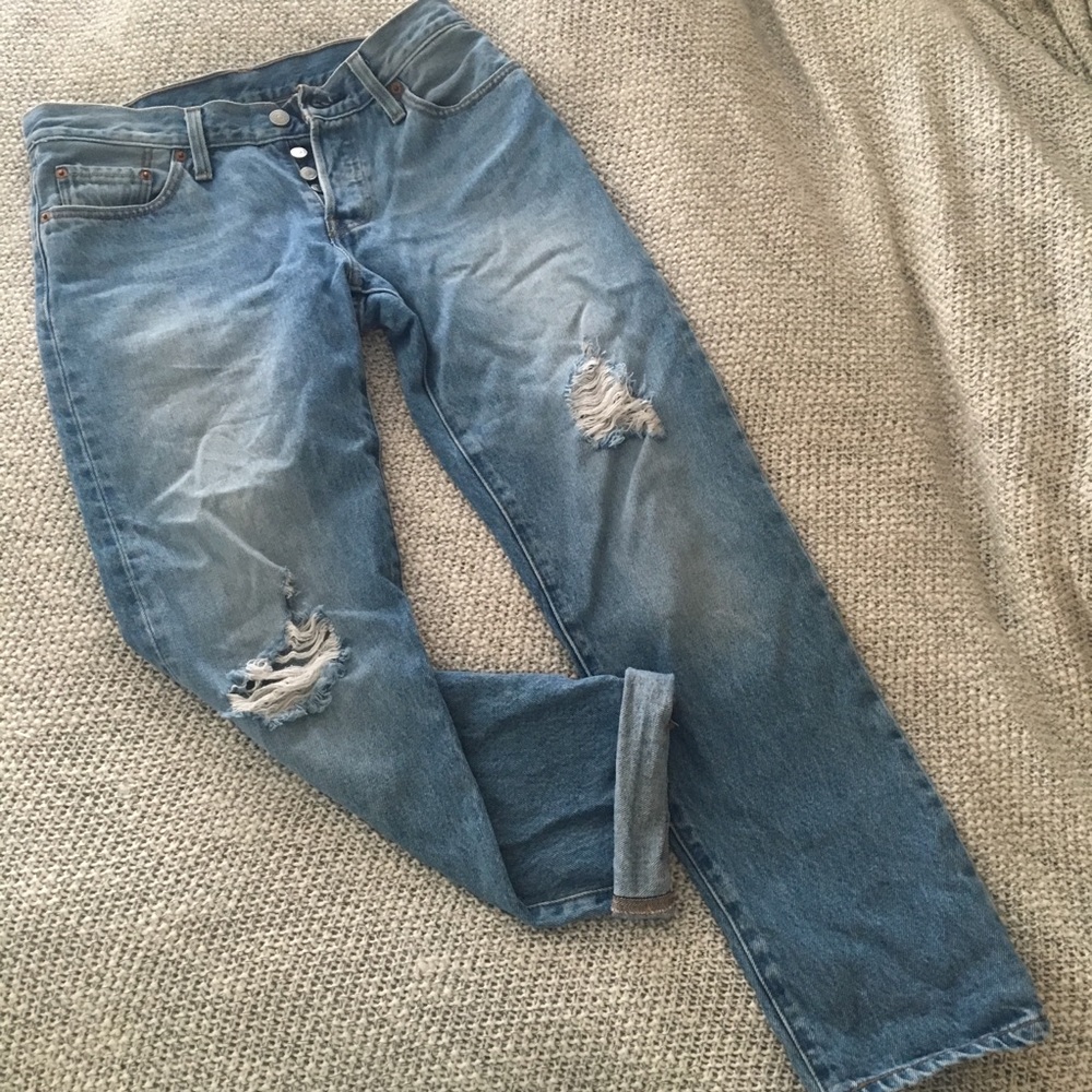 Levi’s girlfriend jean, button fly